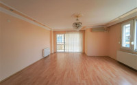 Spacious three bedroom apartment, 165m², in the very center of Alanya, 300m from the sea-id-1383-photo-2