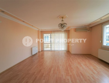 Spacious three bedroom apartment, 165m², in the very center of Alanya, 300m from the sea-id-1383-photo-2