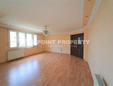 Spacious three bedroom apartment, 165m², in the very center of Alanya, 300m from the sea-id-1383-photo-3