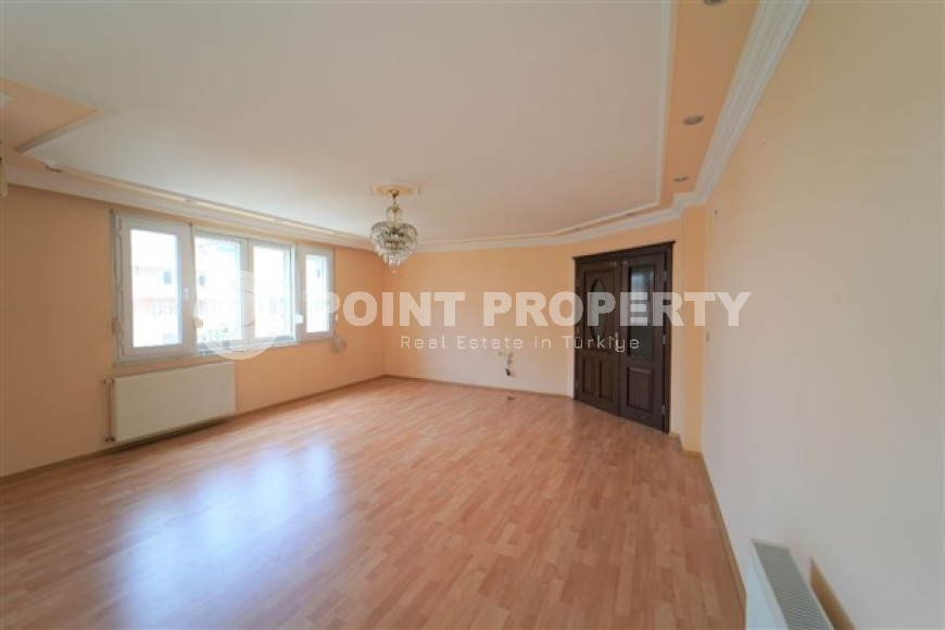 Spacious three bedroom apartment, 165m², in the very center of Alanya, 300m from the sea-id-1383-photo-3