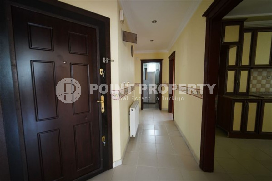 Spacious three bedroom apartment, 165m², in the very center of Alanya, 300m from the sea-id-1383-photo-7