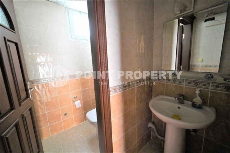 Spacious three bedroom apartment, 165m², in the very center of Alanya, 300m from the sea-id-1383-photo-10