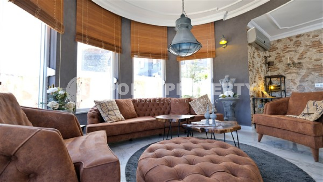 Роскошная вилла 3+1 с бассейном и садом в 750 метрах от пляжа и набережной.-id-4681-фото-2