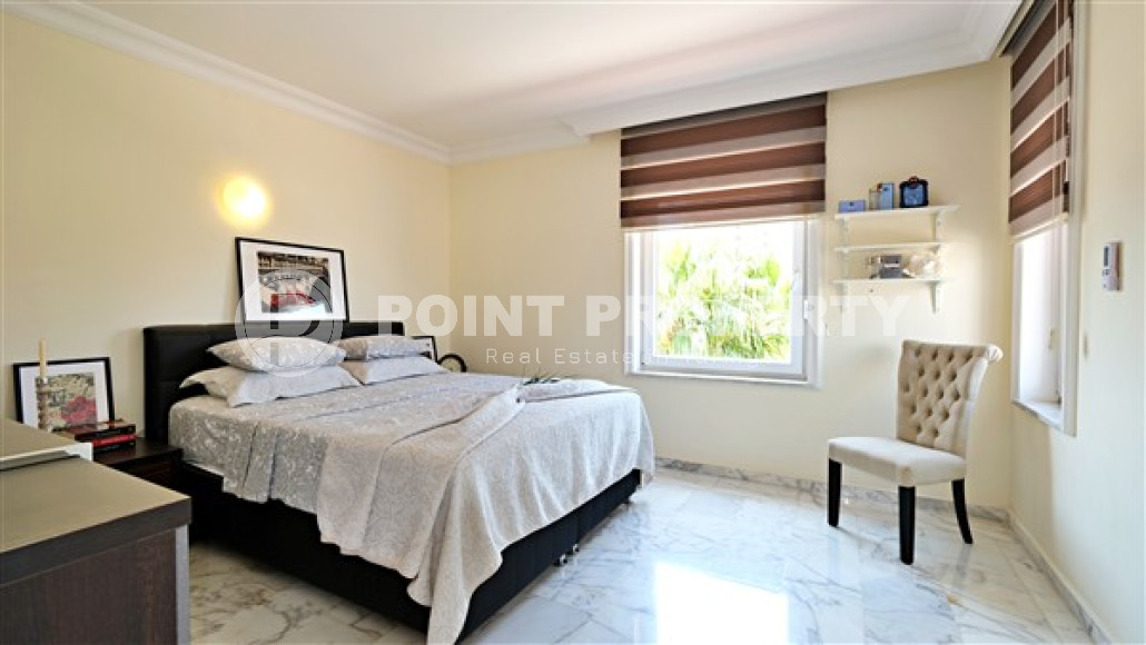 Роскошная вилла 3+1 с бассейном и садом в 750 метрах от пляжа и набережной.-id-4681-фото-9