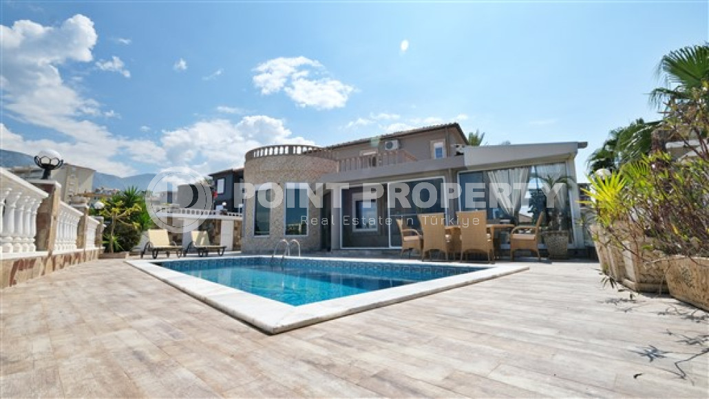 Роскошная вилла 3+1 с бассейном и садом в 750 метрах от пляжа и набережной.-id-4681-фото-17