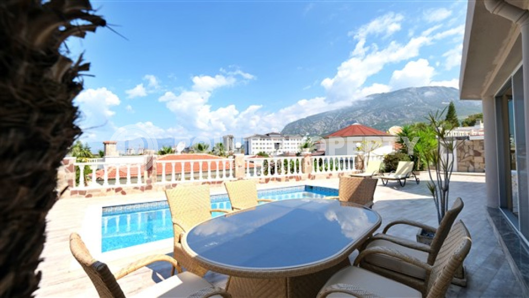 Роскошная вилла 3+1 с бассейном и садом в 750 метрах от пляжа и набережной.-id-4681-фото-19