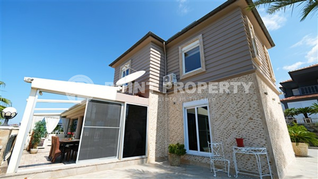 Роскошная вилла 3+1 с бассейном и садом в 750 метрах от пляжа и набережной.-id-4681-фото-21