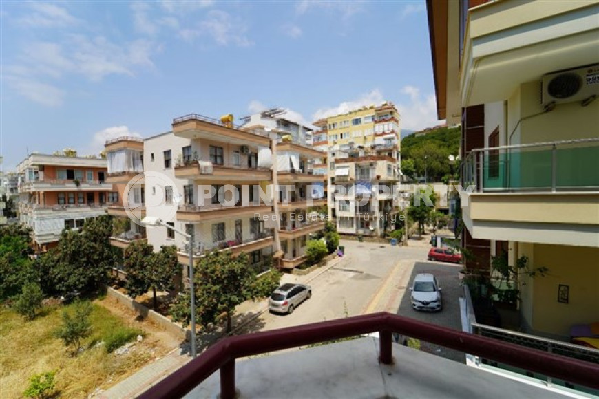 Spacious three bedroom apartment, 165m², in the very center of Alanya, 300m from the sea-id-1383-photo-16