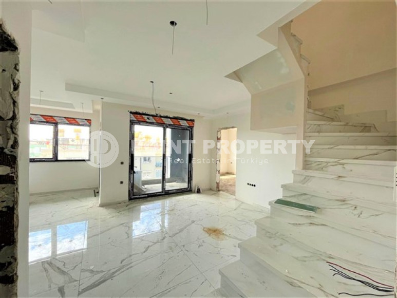 Двухуровневая квартира с тремя спальнями на этапе строительства, в центре Алании, 300м до моря-id-1695-фото-3