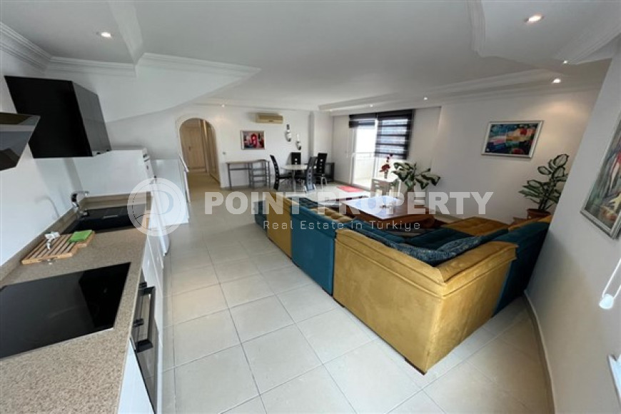 Five-room penthouse 260 m2 with furniture in a building built in 2006, Mahmutlar district-id-4686-photo-2