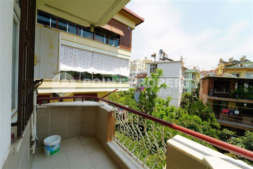 Spacious three bedroom apartment, 165m², in the very center of Alanya, 300m from the sea-id-1383-photo-22