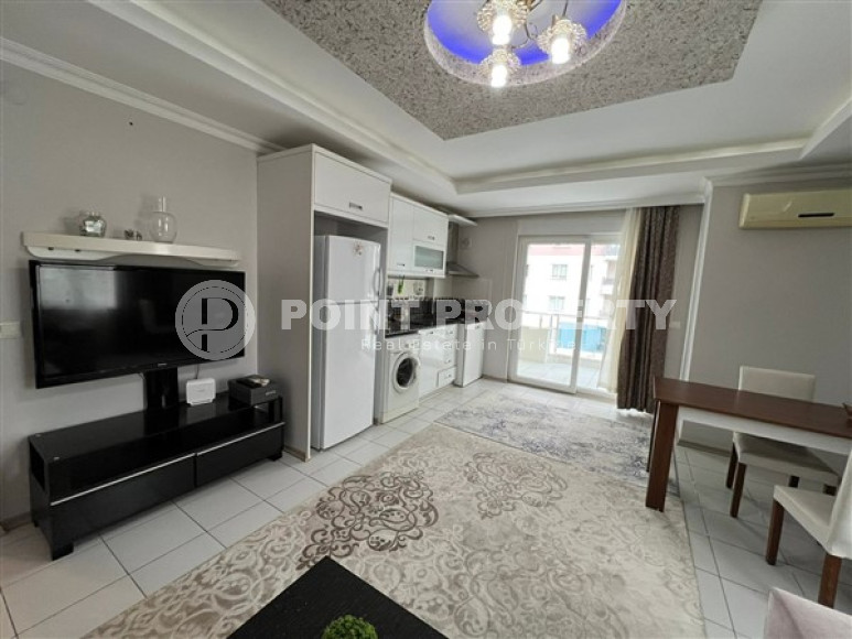 Comfortable furnished 1+1 apartment 500 meters from the sea in the center of Mahmutlar.-id-4698-photo-3