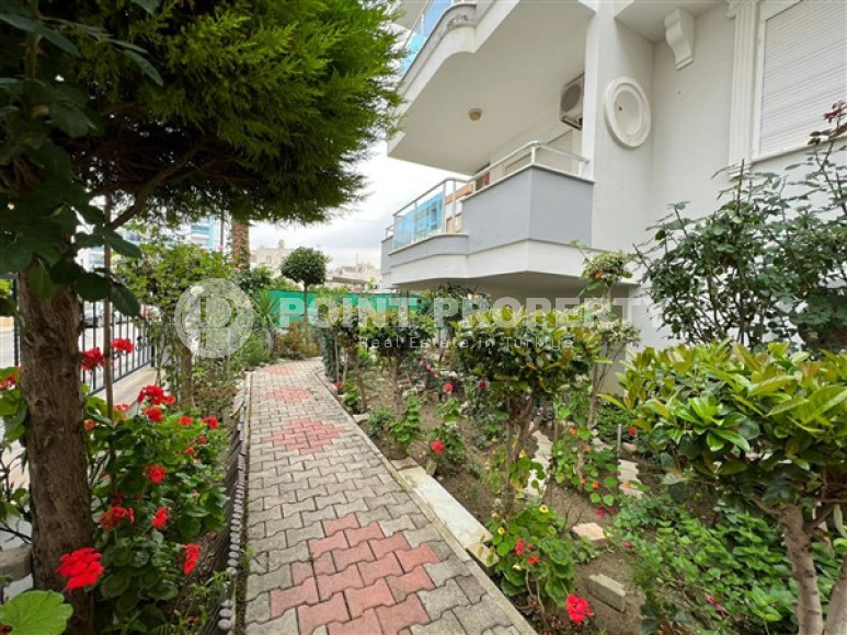 Comfortable furnished 1+1 apartment 500 meters from the sea in the center of Mahmutlar.-id-4698-photo-12