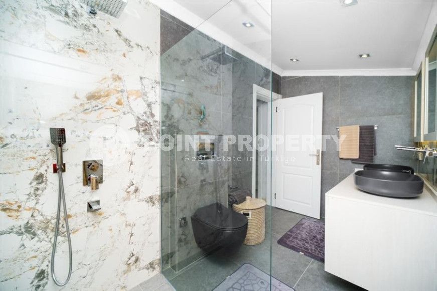 Меблированный пентхаус с тремя спальнями, 200м², в 50 метрах от моря, в районе Оба, Алания.-id-2475-фото-21