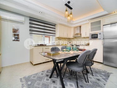 Furnished three-bedroom penthouse, 200m², 50 meters from the sea, in Oba, Alanya.-id-2475-photo-5