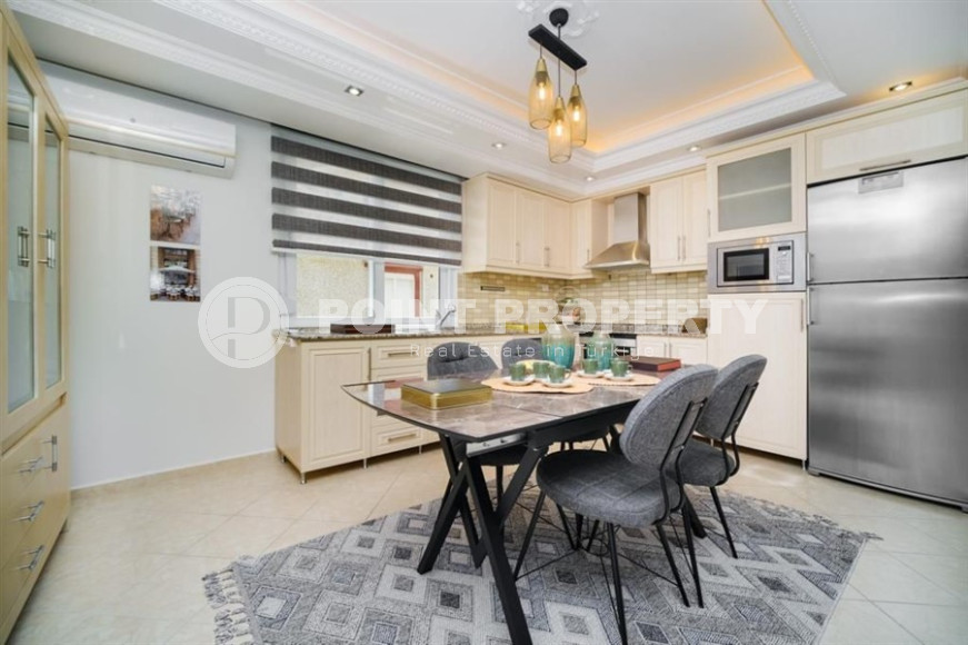 Меблированный пентхаус с тремя спальнями, 200м², в 50 метрах от моря, в районе Оба, Алания.-id-2475-фото-5