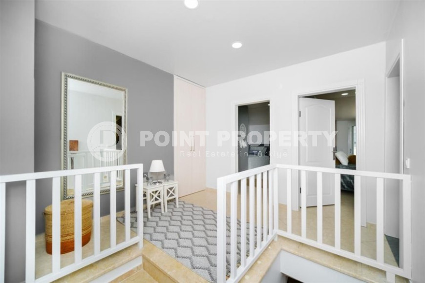 Меблированный пентхаус с тремя спальнями, 200м², в 50 метрах от моря, в районе Оба, Алания.-id-2475-фото-11