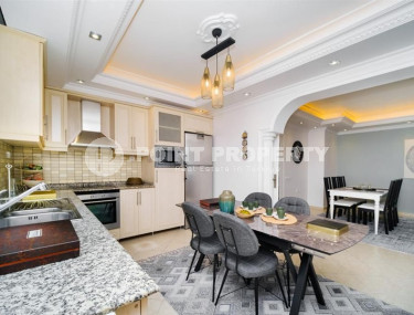 Furnished three-bedroom penthouse, 200m², 50 meters from the sea, in Oba, Alanya.-id-2475-photo-4