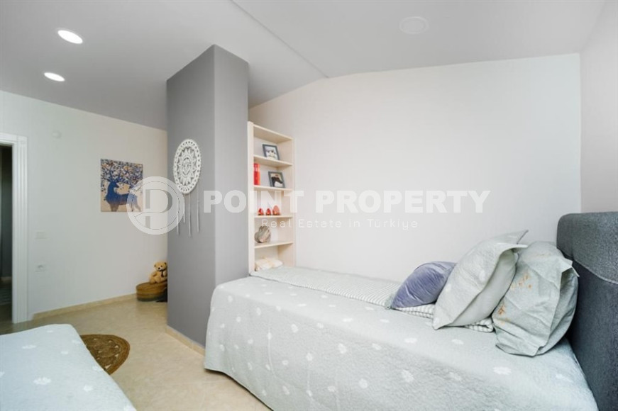 Меблированный пентхаус с тремя спальнями, 200м², в 50 метрах от моря, в районе Оба, Алания.-id-2475-фото-19