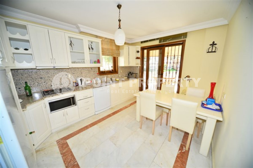 Duplex built in 2006 with its own garden, a short walk from the sea in a quiet, landscaped area of Alanya - Kestel.-id-4704-photo-4