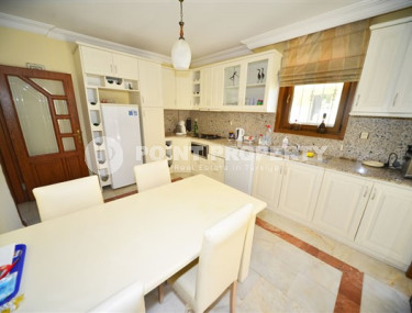 Дуплекс 2006 года постройки с собственным садом в нескольких минутах ходьбы от моря в спокойном благоустроенном районе Аланьи - Кестель.-id-4704-фото-5