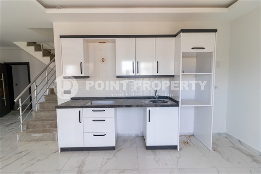 New 2+1 penthouse with an area of 110 m2 on the 5th floor of the complex, Mahmutlar district-id-4707-photo-2