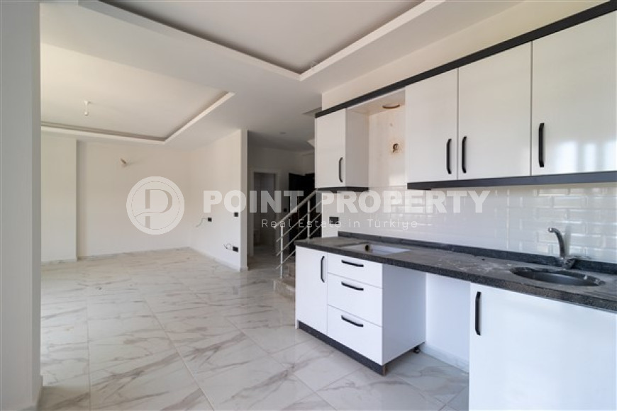 New 2+1 penthouse with an area of 110 m2 on the 5th floor of the complex, Mahmutlar district-id-4707-photo-3