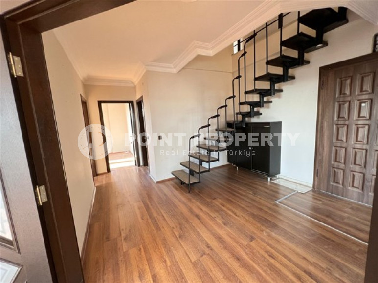 Просторная двухуровневая квартира 4+1 на 9-м этаже с мансардой с панорамным видом на город и море-id-4716-фото-4