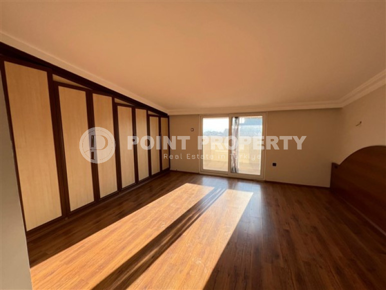 Просторная двухуровневая квартира 4+1 на 9-м этаже с мансардой с панорамным видом на город и море-id-4716-фото-6