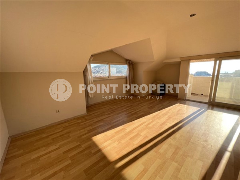 Просторная двухуровневая квартира 4+1 на 9-м этаже с мансардой с панорамным видом на город и море-id-4716-фото-9