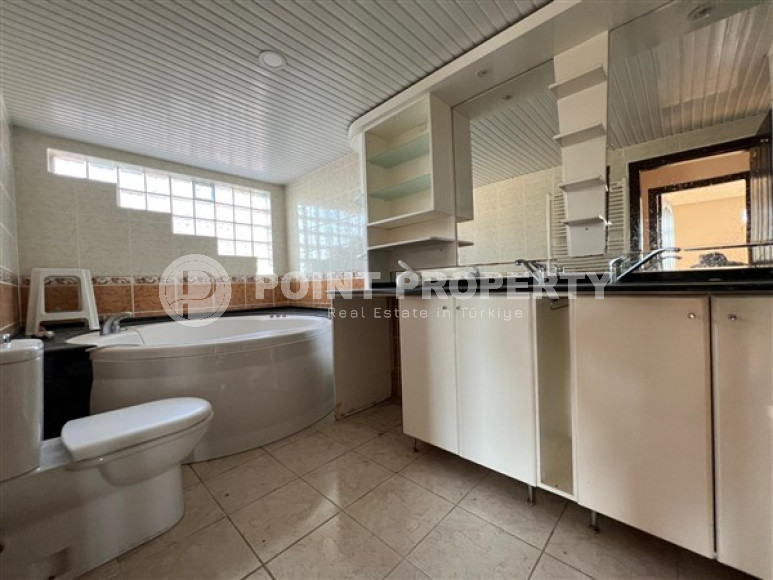 Просторная двухуровневая квартира 4+1 на 9-м этаже с мансардой с панорамным видом на город и море-id-4716-фото-10