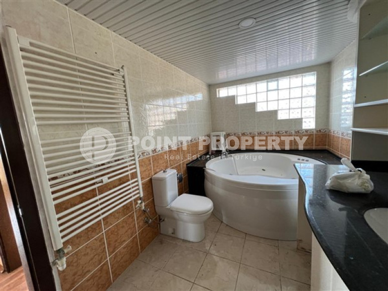 Просторная двухуровневая квартира 4+1 на 9-м этаже с мансардой с панорамным видом на город и море-id-4716-фото-11