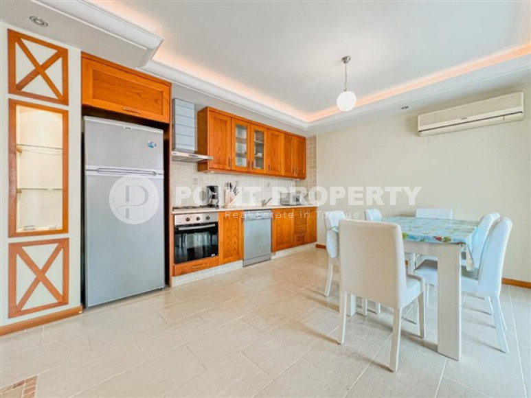 Comfortable, bright apartment on the very shore of the Mediterranean Sea in the center of the popular developed area of Alanya - Mahmutlar-id-4717-photo-4