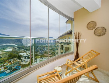 Красочная квартира с планировкой комнат 2+1 в превосходном комплексе на удалении от моря, Каргыджак-id-4738-фото-3