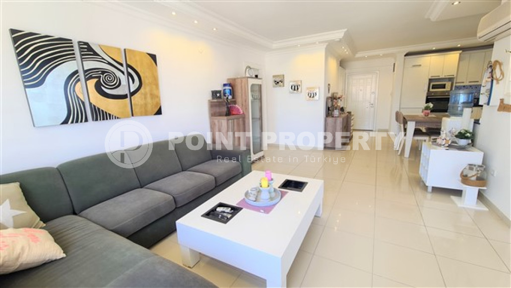 Three-room comfortable apartment with furniture on the 8th floor of the complex, Mahmutlar district-id-4739-photo-2