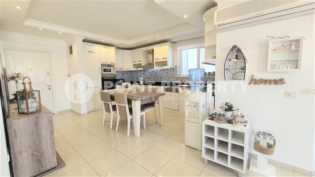 Three-room comfortable apartment with furniture on the 8th floor of the complex, Mahmutlar district-id-4739-photo-3