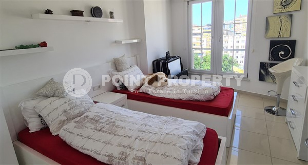 Three-room comfortable apartment with furniture on the 8th floor of the complex, Mahmutlar district-id-4739-photo-4