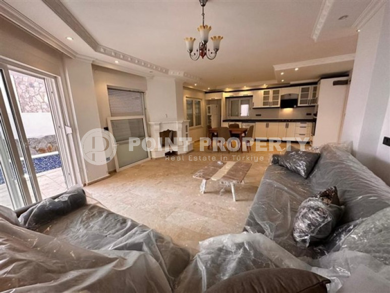 Шестикомнатная вилла с тремя балконами и просторной террасой, район Махмутлар-id-4742-фото-4