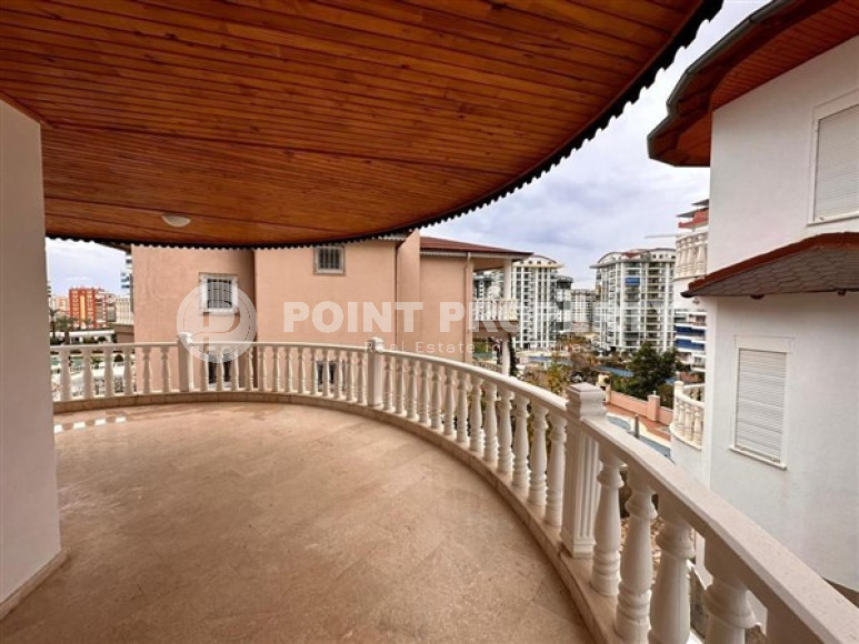 Шестикомнатная вилла с тремя балконами и просторной террасой, район Махмутлар-id-4742-фото-15