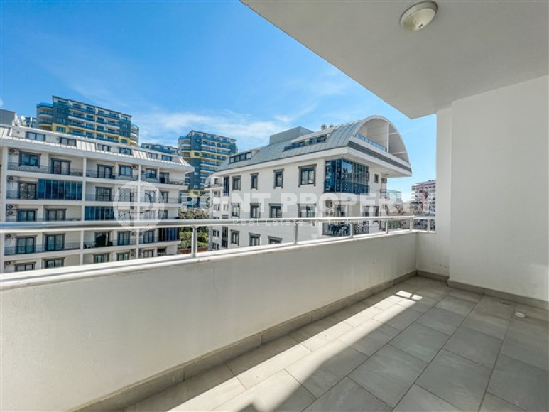 Comfortable furnished apartment 2+1 600 meters from the sea in the center of Mahmutlar-id-4752-photo-12