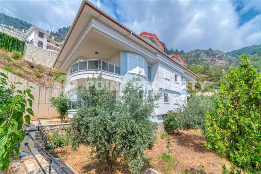 Three-room view apartment, 110 m², in a townhouse complex in the mountainous area of the center of Alanya - Bektas-id-1390-photo-3