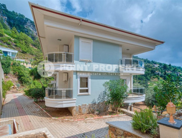 Three-room view apartment, 110 m², in a townhouse complex in the mountainous area of the center of Alanya - Bektas-id-1390-photo-4