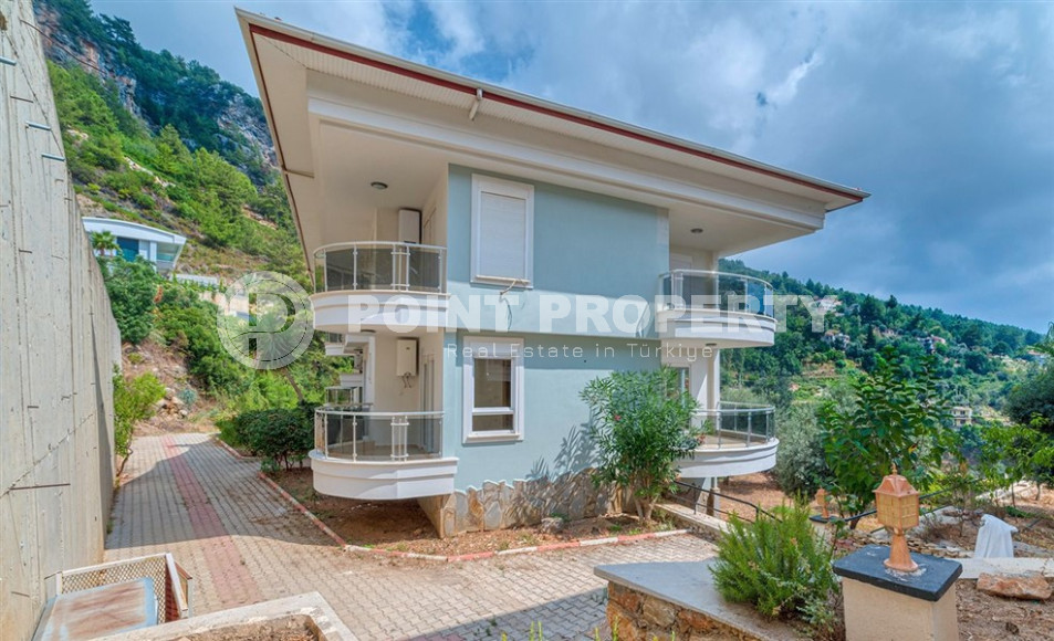 Three-room view apartment, 110 m², in a townhouse complex in the mountainous area of the center of Alanya - Bektas-id-1390-photo-4