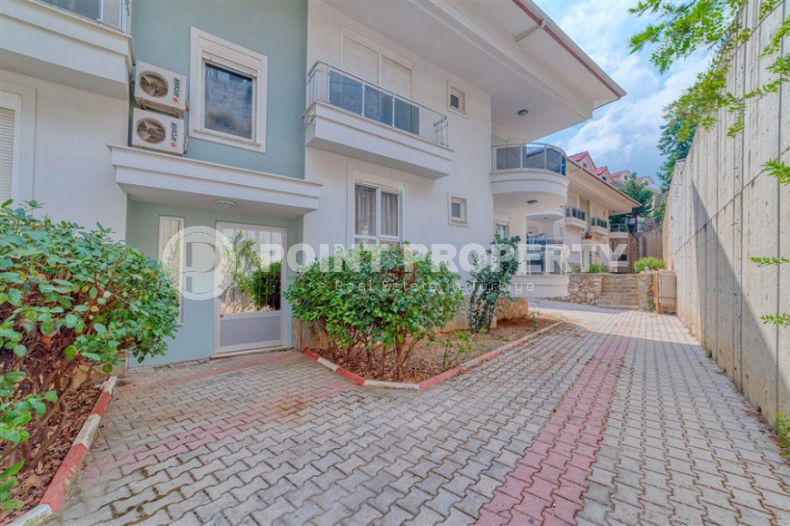 Three-room view apartment, 110 m², in a townhouse complex in the mountainous area of the center of Alanya - Bektas-id-1390-photo-5