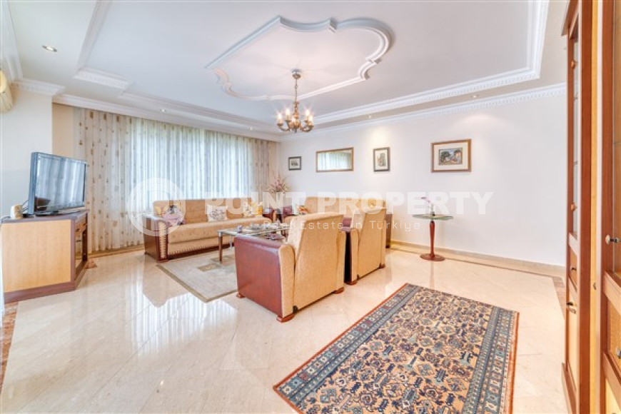 Bright spacious 2+1 apartment 650 meters from the beach and promenade in the center of Alanya-id-4778-photo-1