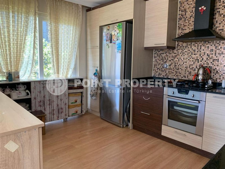 Furnished private villa 6+1, 290m² in the mountainous area of the center of Alanya Buykhasbahce.-id-1395-photo-9
