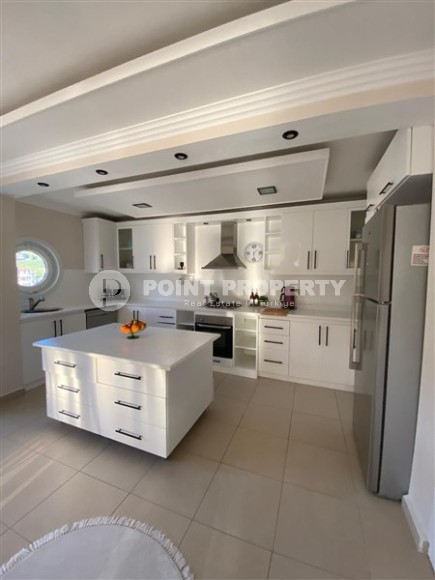 Panoramic duplex apartment on the 9th floor with an attic in the center of a quiet, comfortable area of Alanya - Cikcilli-id-4844-photo-3