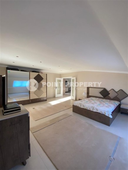 Panoramic duplex apartment on the 9th floor with an attic in the center of a quiet, comfortable area of Alanya - Cikcilli-id-4844-photo-5