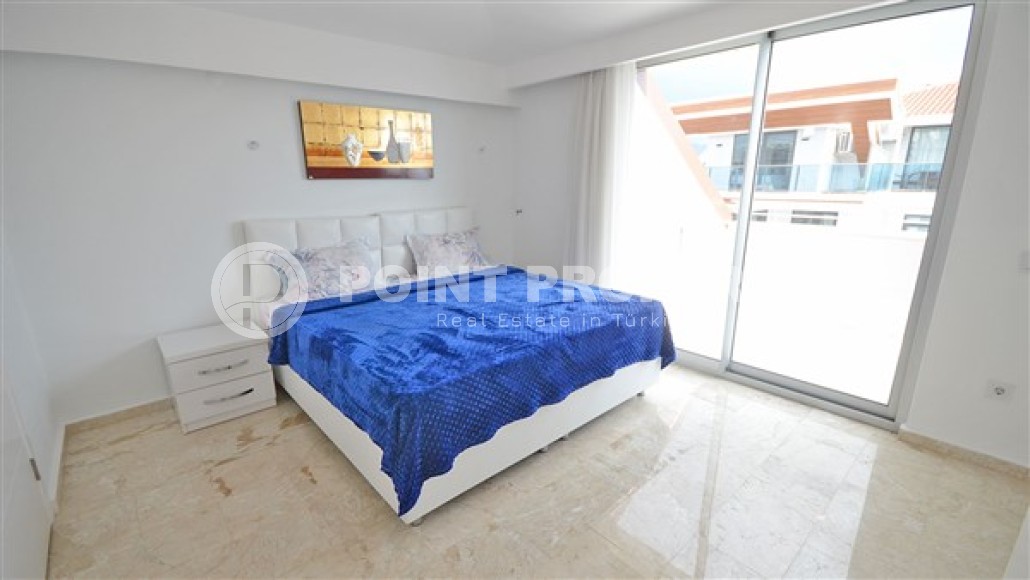 Дуплекс с мансардой и современным ремонтом, частным выходом к пляжу, в элитном районе города Аланья- Кестель-id-4856-фото-4