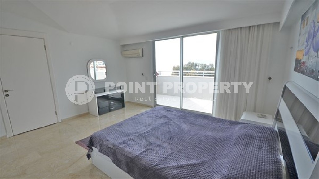 Дуплекс с мансардой и современным ремонтом, частным выходом к пляжу, в элитном районе города Аланья- Кестель-id-4856-фото-5